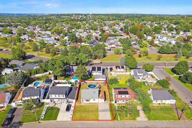 11 Kendall Drive, Parlin, NJ 08859