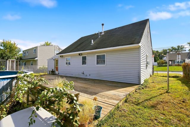 11 Kendall Drive, Parlin, NJ 08859