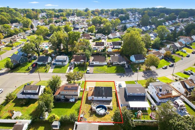 11 Kendall Drive, Parlin, NJ 08859