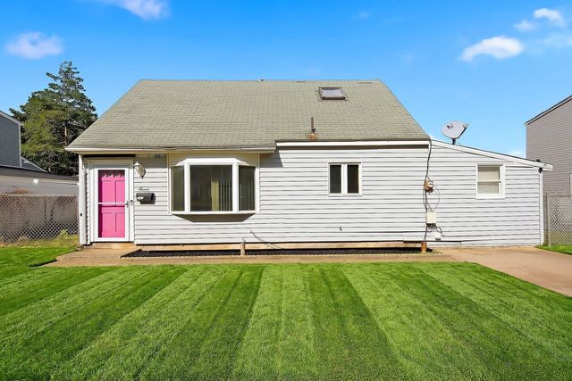 11 Kendall Drive, Parlin, NJ 08859