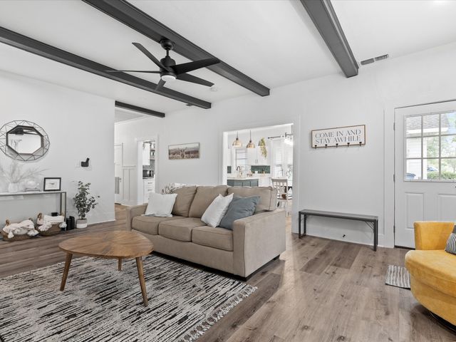 711 W Knox Street, Ennis, TX 75119