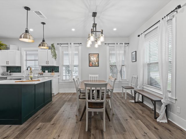 711 W Knox Street, Ennis, TX 75119