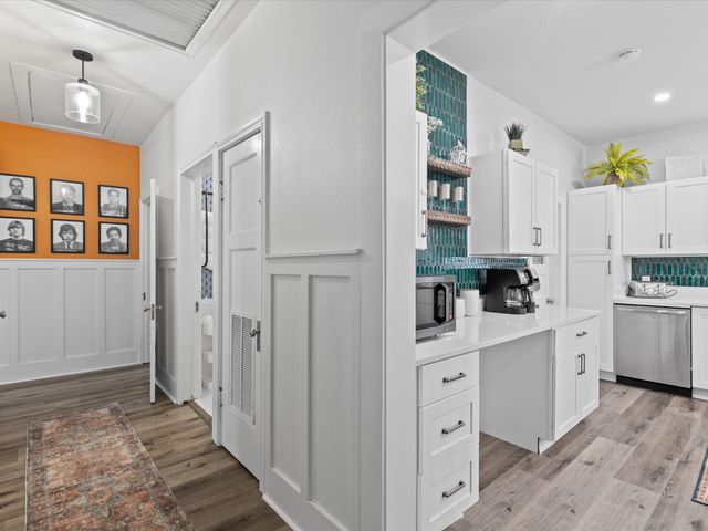 711 W Knox Street, Ennis, TX 75119