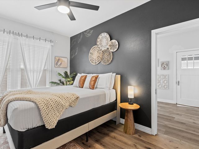 711 W Knox Street, Ennis, TX 75119