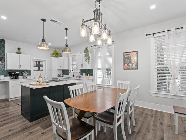 711 W Knox Street, Ennis, TX 75119