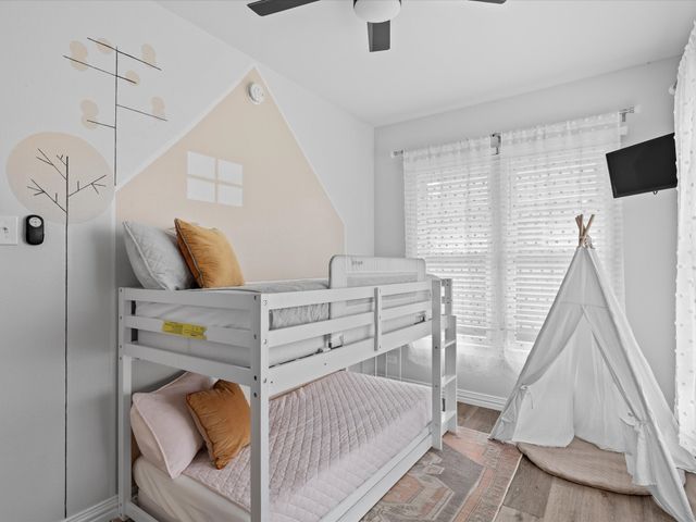 711 W Knox Street, Ennis, TX 75119