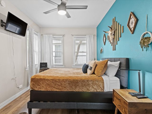 711 W Knox Street, Ennis, TX 75119