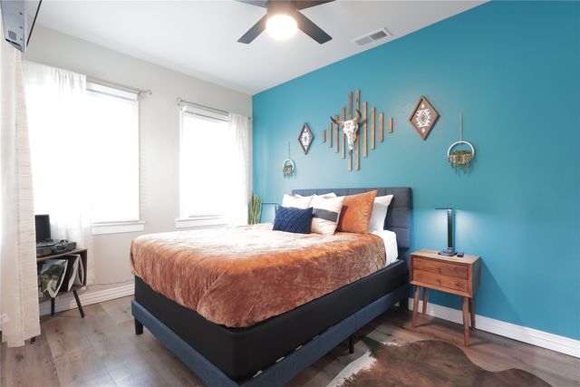 711 W Knox Street, Ennis, TX 75119