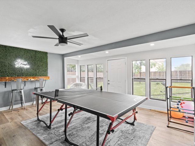 711 W Knox Street, Ennis, TX 75119