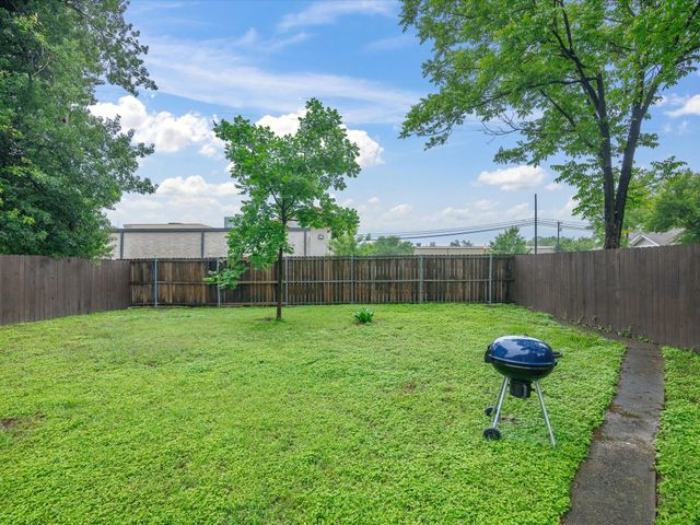 711 W Knox Street, Ennis, TX 75119