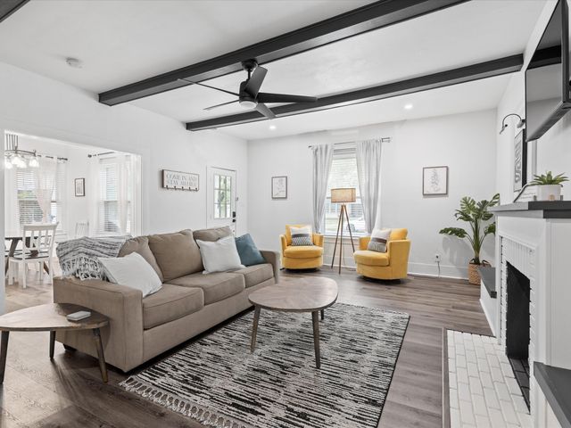 711 W Knox Street, Ennis, TX 75119