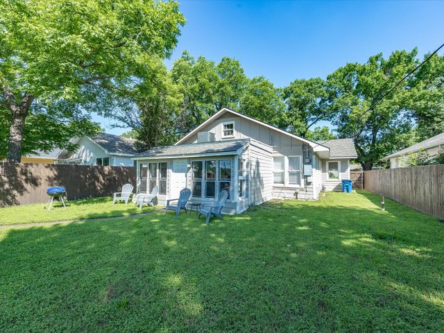 711 W Knox Street, Ennis, TX 75119