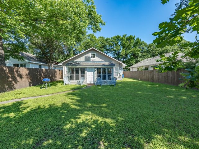 711 W Knox Street, Ennis, TX 75119