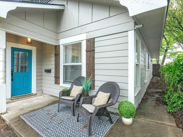 711 W Knox Street, Ennis, TX 75119