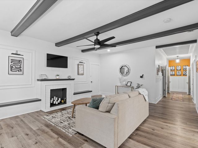 711 W Knox Street, Ennis, TX 75119