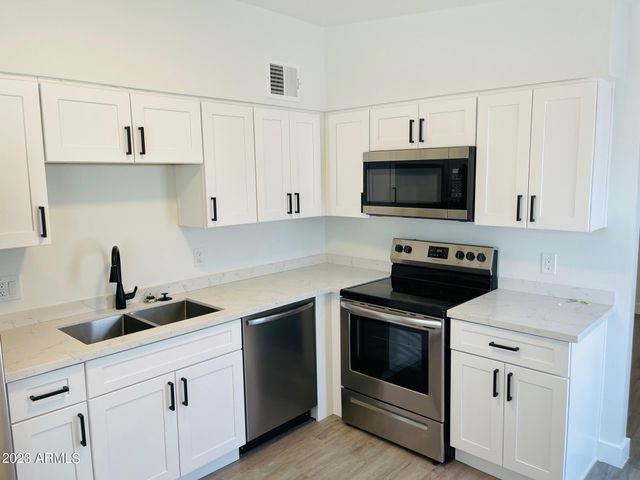 6233 N 13th Place Apt 1, Phoenix, AZ 85014