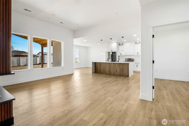 3037 Blackbird Place NE, Moses Lake, WA 98837