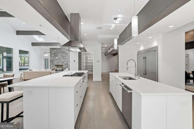 2883 W Roxboro Road NE, Atlanta, GA 30324
