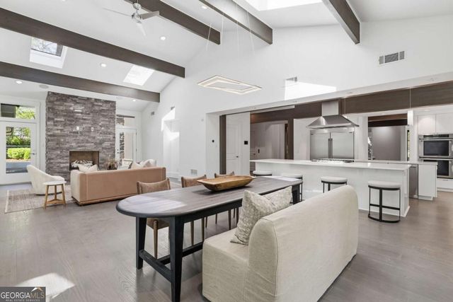 2883 W Roxboro Road NE, Atlanta, GA 30324