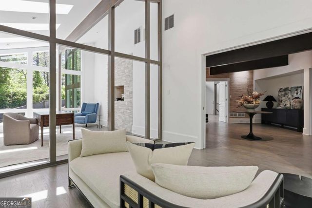 2883 W Roxboro Road NE, Atlanta, GA 30324