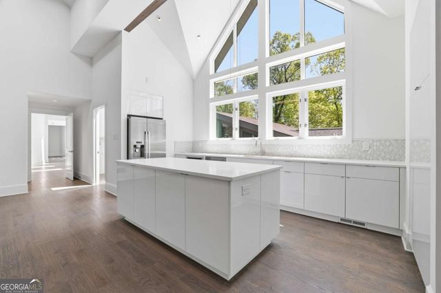2883 W Roxboro Road NE, Atlanta, GA 30324