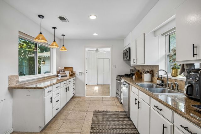 6402 Vanderbilt Avenue, Dallas, TX 75214