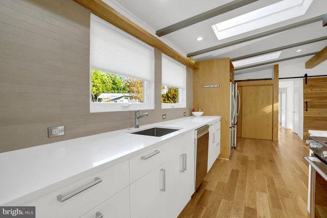 3017 PINE SPRING RD, Falls Church, VA 22042