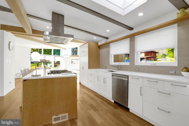 3017 PINE SPRING RD, Falls Church, VA 22042