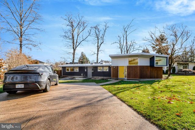 3017 PINE SPRING RD, Falls Church, VA 22042