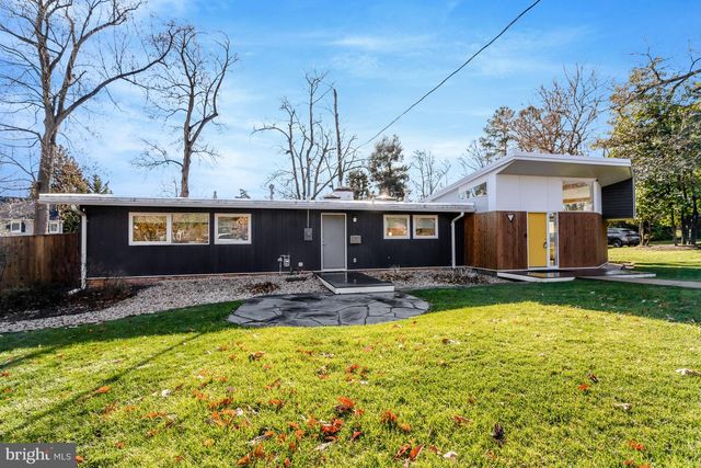 3017 PINE SPRING RD, Falls Church, VA 22042