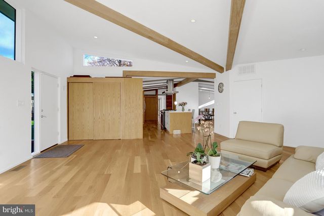 3017 PINE SPRING RD, Falls Church, VA 22042