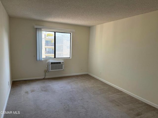 18530 Hatteras Street 313, Tarzana, CA 91356