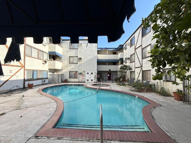 18530 Hatteras Street 313, Tarzana, CA 91356