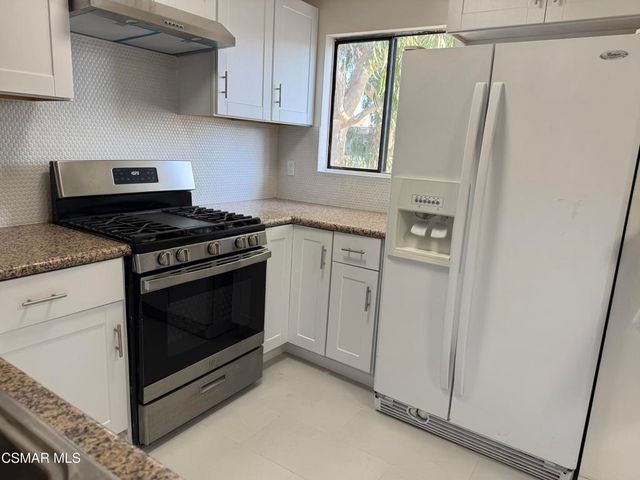 18530 Hatteras Street 313, Tarzana, CA 91356