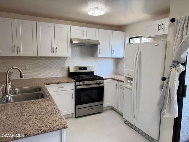 18530 Hatteras Street 313, Tarzana, CA 91356