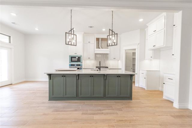 3324 Courtney Creek Drive, Edmond, OK 73012