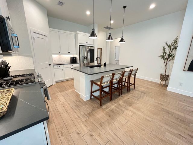 177 Hidden Peak Drive, Montgomery, TX 77316