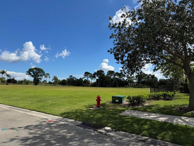 121 SE San Priverno, Port St Lucie, FL 34984