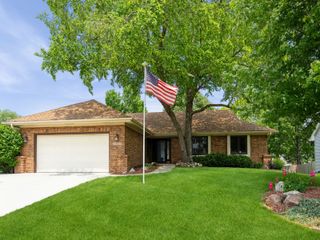 10823 Elmcrest Drive, Clive, IA 50325