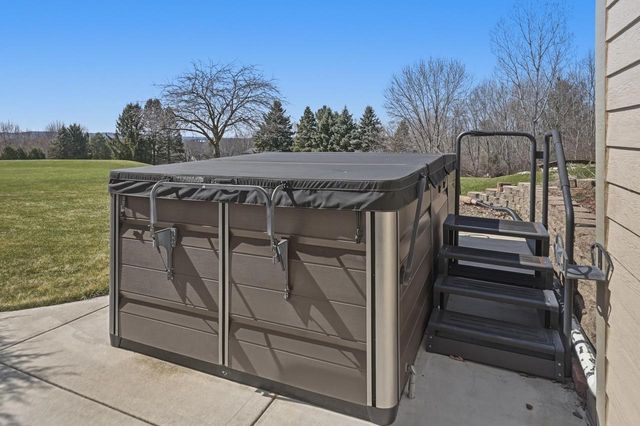 S47W23665 Frontier PASS, Waukesha, WI 53189