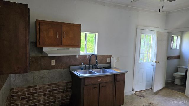 131 Carr Street, Blanchester, OH 45107