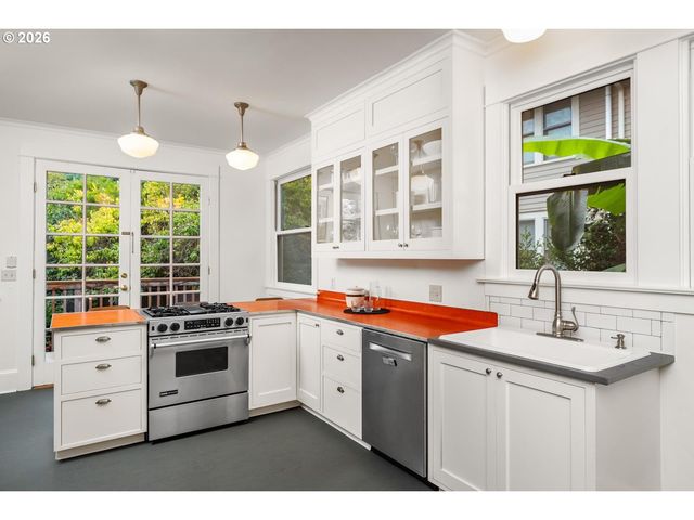 2307 Ne 42ND Ave, Portland, OR 97213