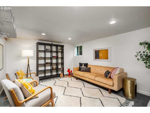 2307 Ne 42ND Ave, Portland, OR 97213