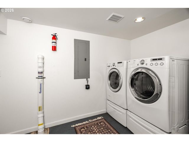 2307 Ne 42ND Ave, Portland, OR 97213