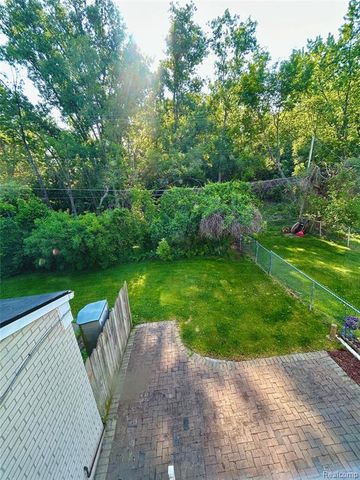 166 N Christine Circle, Mount Clemens, MI 48043