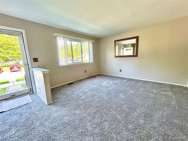 166 N Christine Circle, Mount Clemens, MI 48043