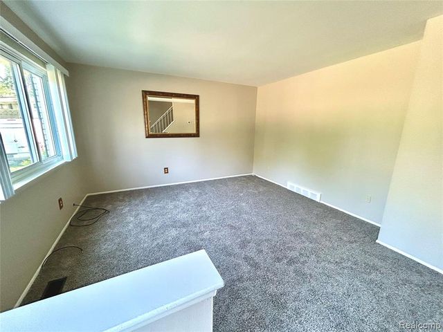 166 N Christine Circle, Mount Clemens, MI 48043