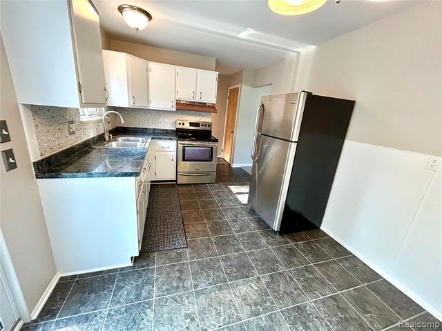 166 N Christine Circle, Mount Clemens, MI 48043