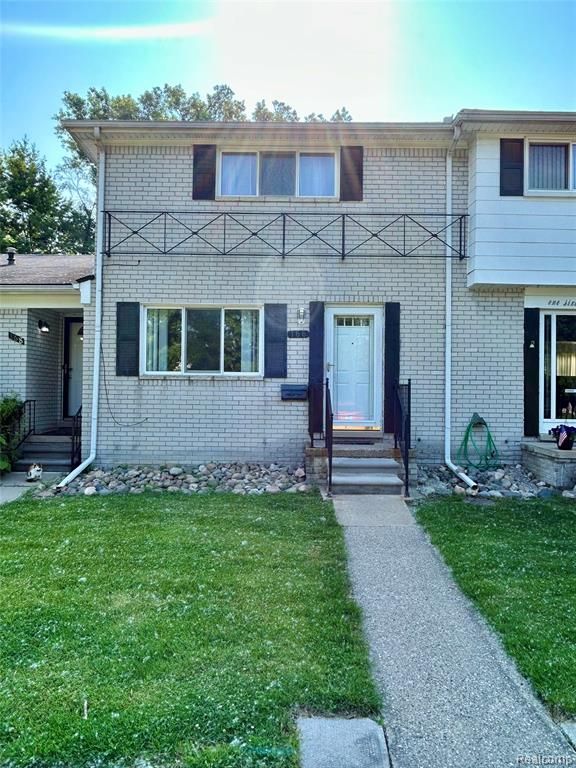 166 N Christine Circle, Mount Clemens, MI 48043