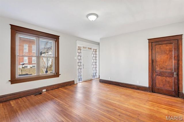 3442 Chippewa Street, St Louis, MO 63118